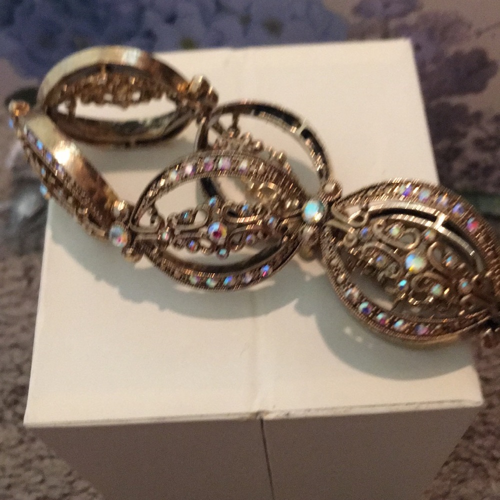 Bracelet with Rhinestones.